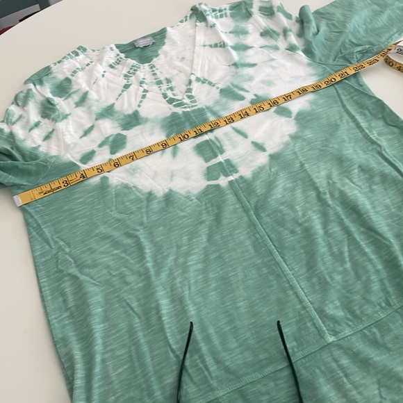 Chico’s Green & White 3/4 Sleeve V-Neck Tie Dye Marble Wash Hem Slit Tunic- L - Picture 7 of 13